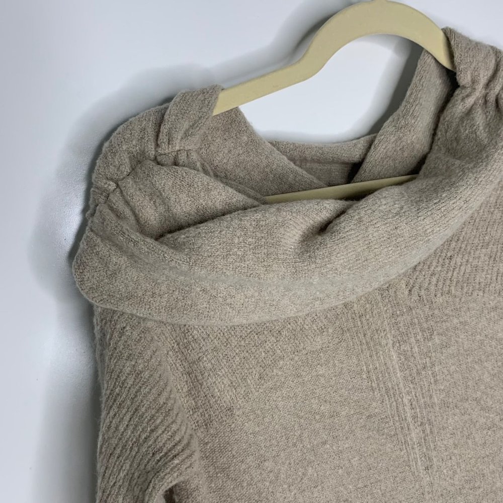 UMGEE Off Shoulder Oatmeal Sweater Tunic Sz S - Picture 6 of 9